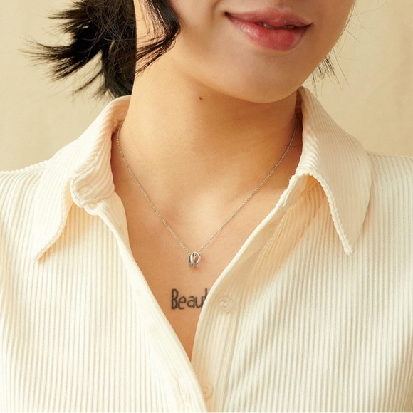 Interlocking Circle Three Ring Pendant Necklace for Women Dainty 18K Gold Plated - Picture 2 of 6